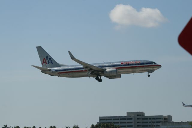 Boeing 737-800 (N931AN)