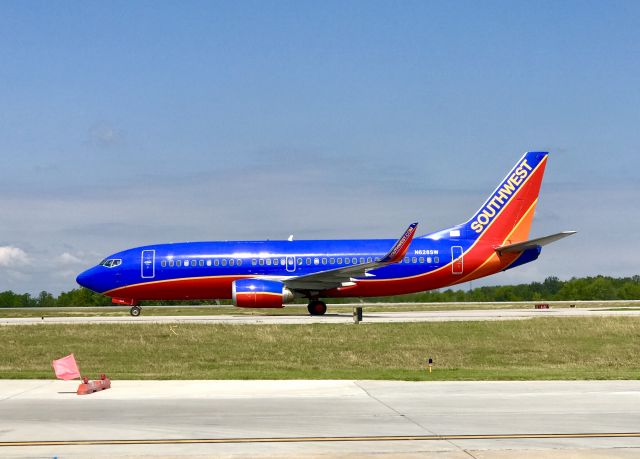 BOEING 737-300 (N628SW)