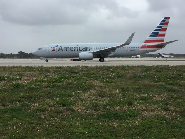 Boeing 737-800 (N843NN)