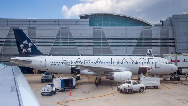 Airbus A320 (N686TA)