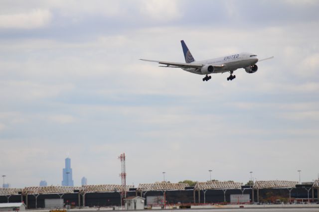 Boeing 777-200 (N206UA) - Sears tower visible in the background