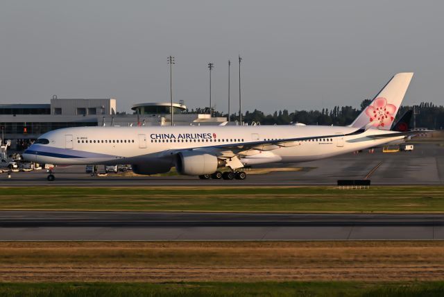 Airbus A350-900 (B-18902)