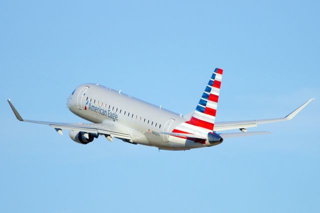 Embraer 170/175 (N432YX) - 4 departure.