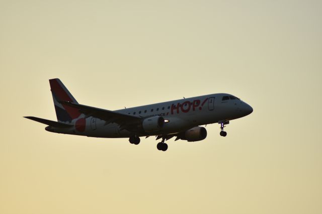 Embraer 170/175 (F-HBXA) - Bordeaux-Lille a l’atterrissage piste 08 - vendredi 04 mai 2018