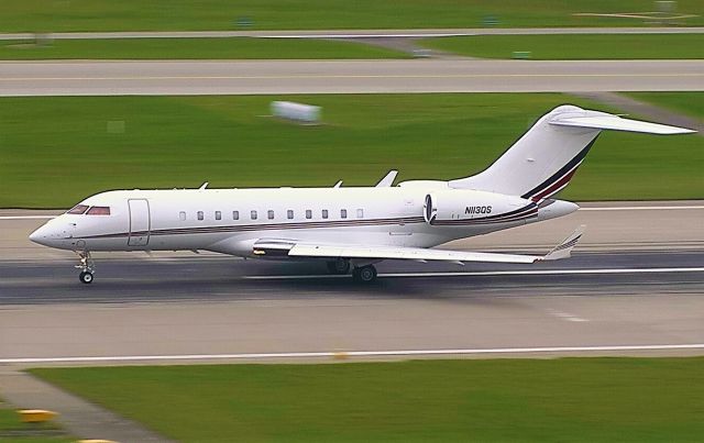 Bombardier Global 5000 (N113QS)