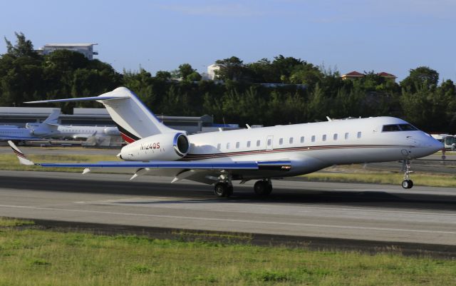 Bombardier Global 5000 (N124QS)