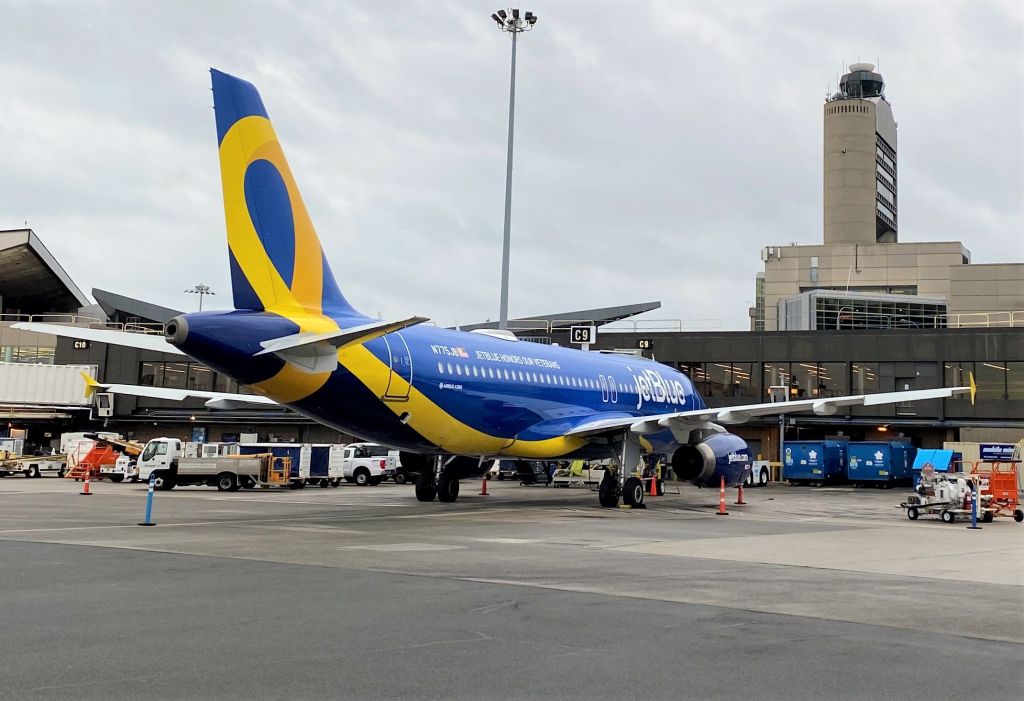 Airbus A320 (N775JB) - New Vets in Blue 11/25/2022