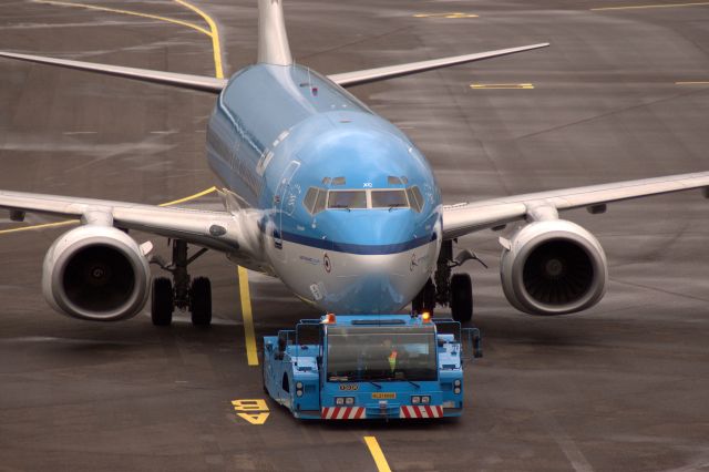 Boeing 737-700 (PH-BXC) - KLM B737 "push back" at AMS