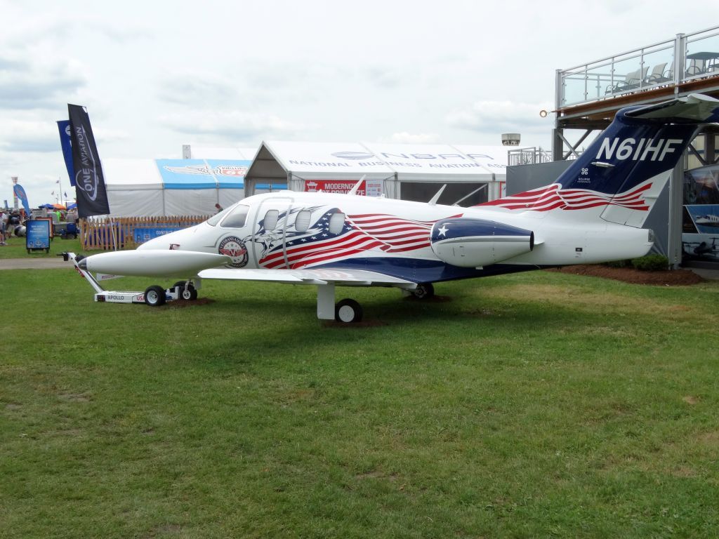 Eclipse 500 (N61HF)