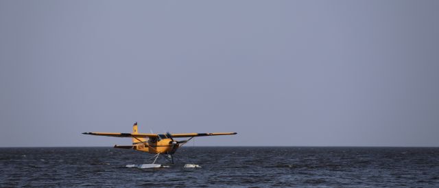 Cessna Skywagon (N2248T) - KOSH seaplane base