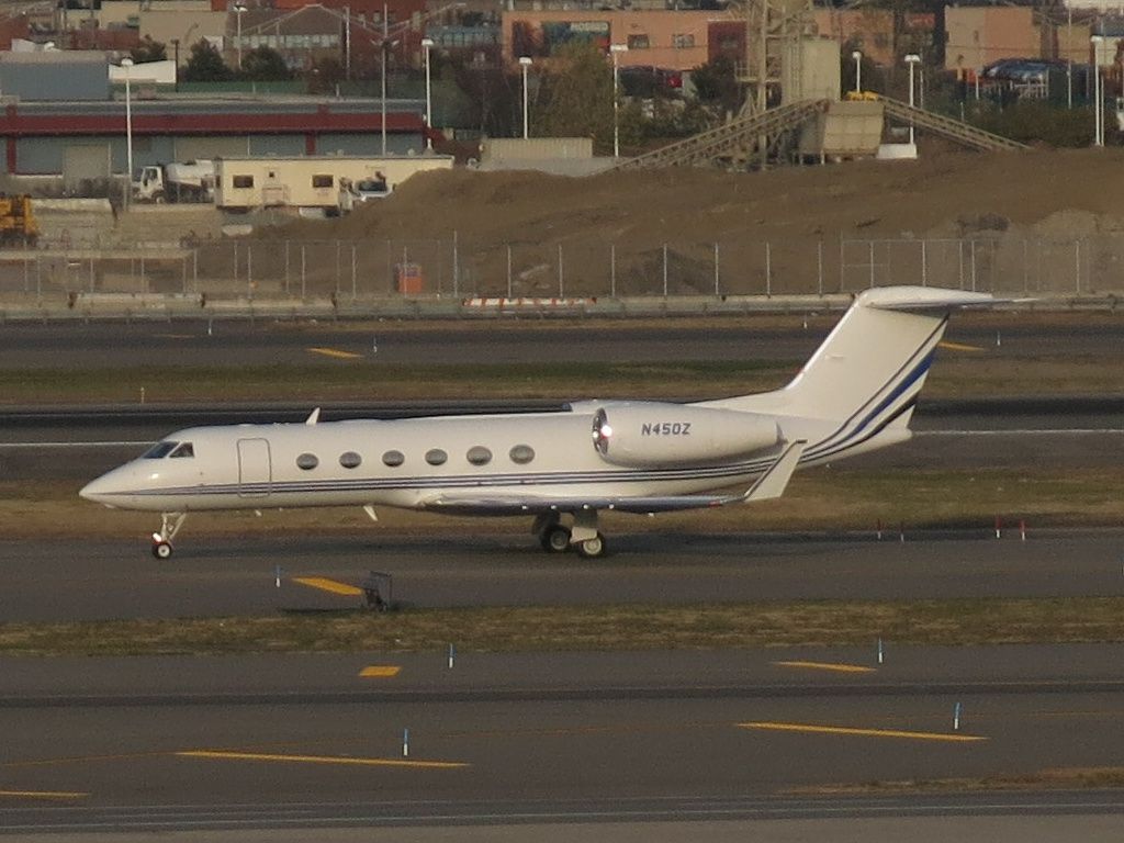 N450Z — - Taxiing past Terminal 5 at JFK