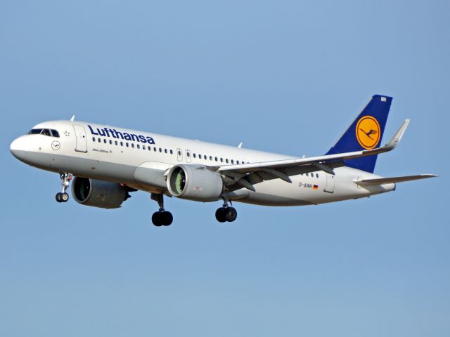 Airbus A320neo (D-AINH)