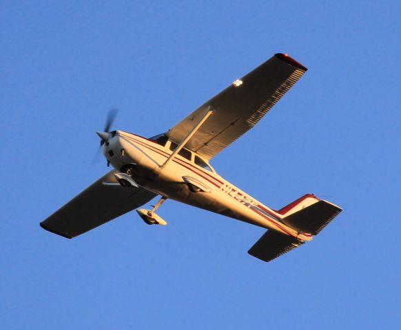 Cessna Skyhawk (N1447F) - On Left Base RWY31.