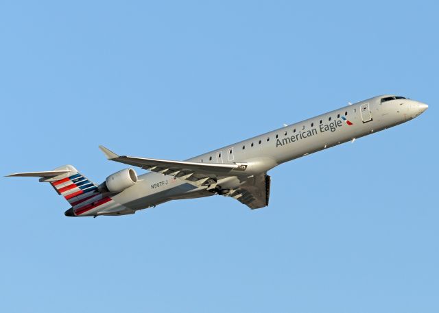 Canadair Regional Jet CRJ-900 (N907FJ)