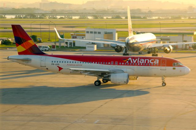 Airbus A320 (PR-AVQ)