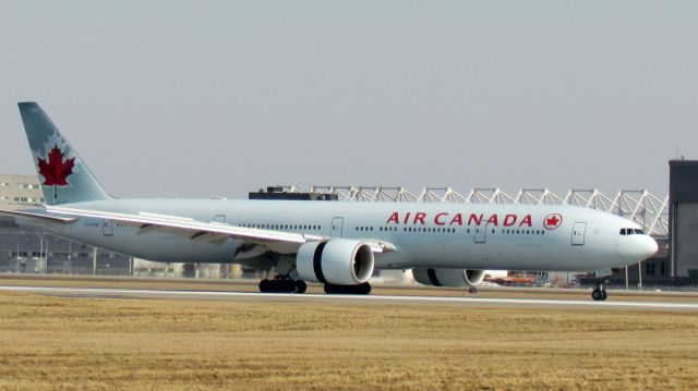 BOEING 777-300ER (C-FIVM)