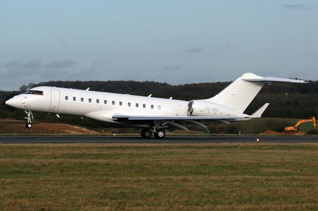 Bombardier Global Express (CS-DSG) - EJM Europe Global 6000 touching down on rwy 26 on 15-Jan-20 arriving from EGLF as JME613G.