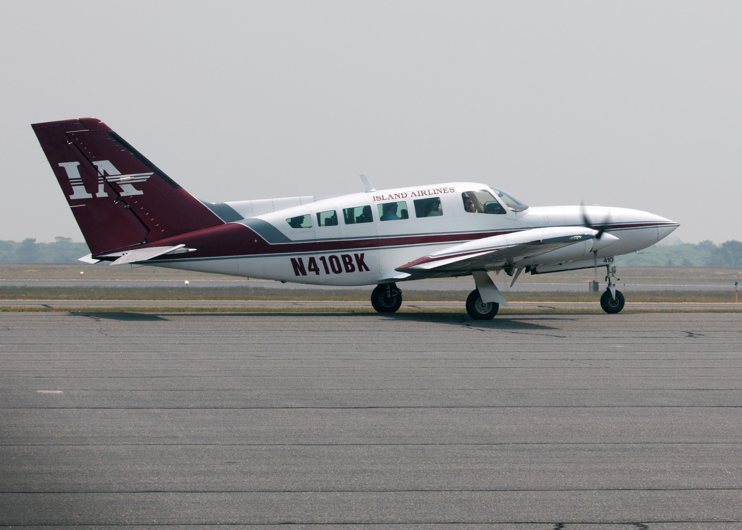 Mooney M-20 (N410BK) - Its a C402. Taxi to RW 04 at KACK