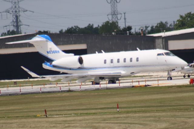 Canadair Challenger 350 (N636RH)
