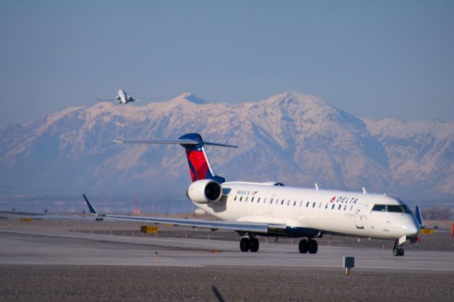 Canadair Regional Jet CRJ-700 (N656CA)