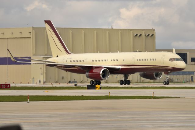 Boeing 757-200 (N770BB) - Yucaipa Corp. Taxiing to parking. 04-08-22