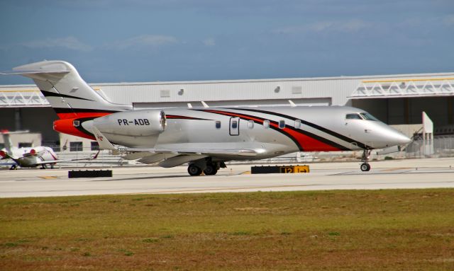 Bombardier Challenger 300 (PR-ADB)