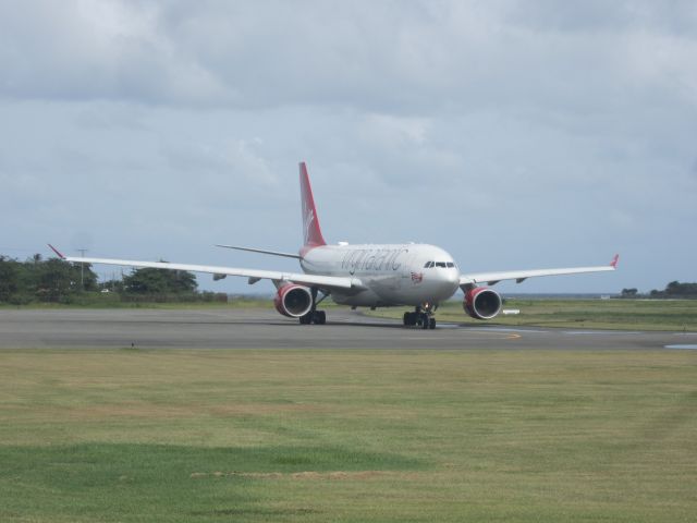 Airbus A330-200 (G-VMIK)
