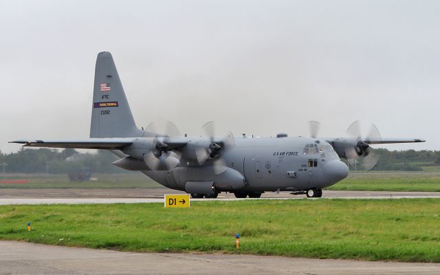 Lockheed C-130 Hercules (92-3282) - rch105 usaf c-130h 92-3282 dep shannon 19/8/18.