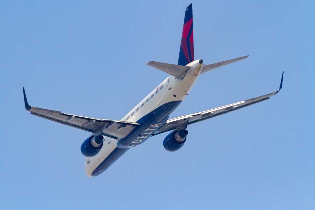 Boeing 757-200 (N537US)