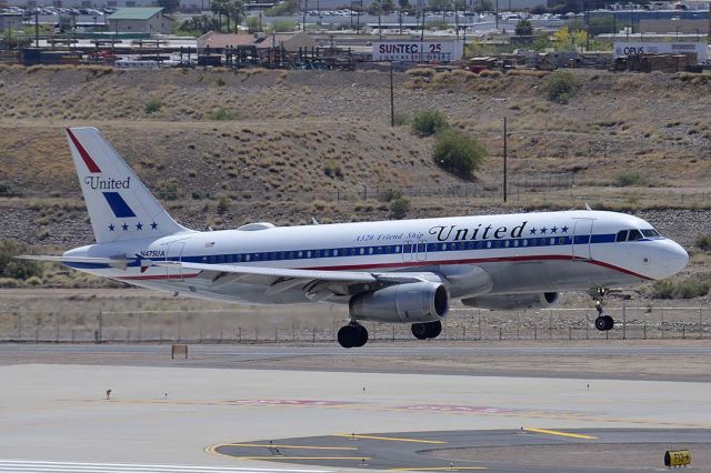 Airbus A320 (N475UA) - United Airlines Airbus A320 Friend Ship N475UA at Sky Harbor on April 12, 2015. 