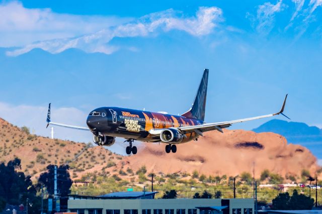 Boeing 737-900 (N492AS) - An Alaska Airlines 737-900 in UNCF special livery landing at PHX on 2/28/23. Taken with a Canon R7 and Canon EF 100-400 L ii lens.