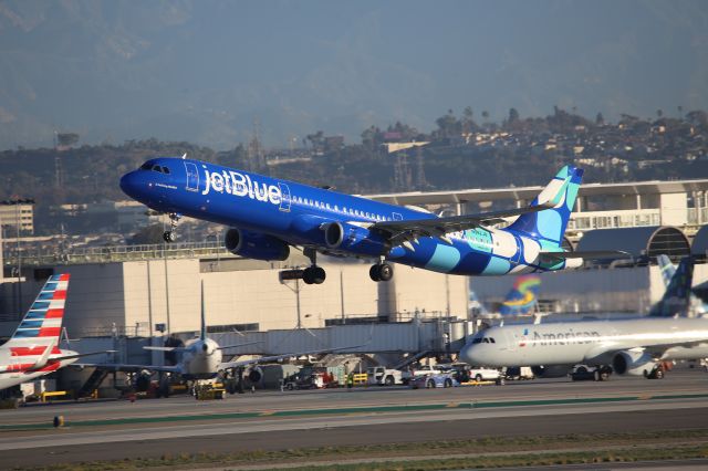 Airbus A321 (N982JB)
