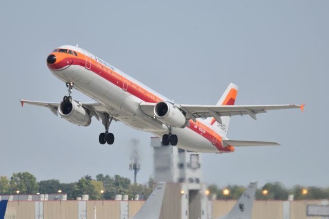 Airbus A321 (N582UW) - PSA Heritage Jet. Six day's out of the paint shop, replacing N742PS. Shown departing 23-R bound for CLT on 09-20-23.