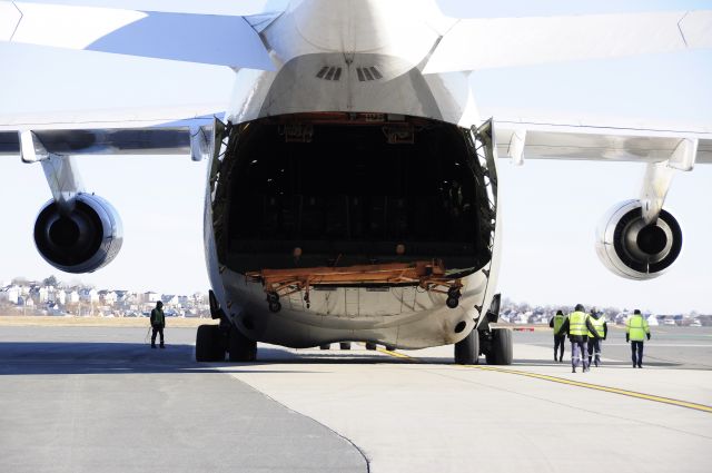 Antonov An-124 Ruslan (UR-82072) - hoisting their tow bar just before taxi