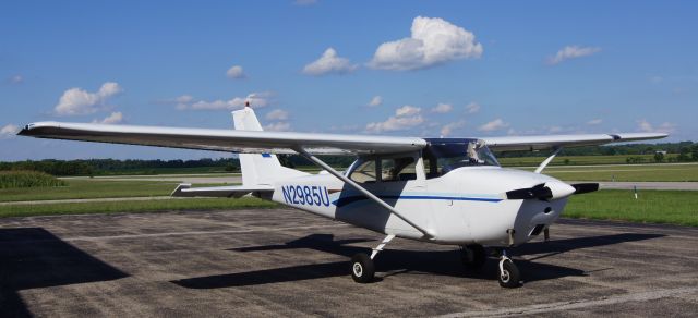 Cessna Skyhawk (N2985U) - Connersville Flying Club 