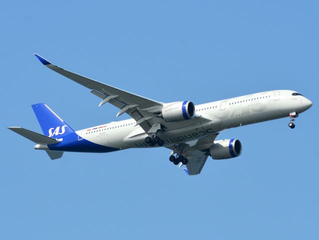 Airbus A350-900 (SE-RSF) - Kongelundsfortet RWY04L