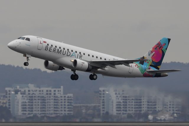 Embraer 175 (VQ-BLU) - 'Gosling 302' departing back to Bermuda