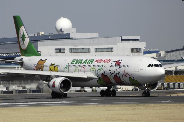 Airbus A330-300 (B-16332) - Departure at NRT Airport R/W16R on 2012/04/08 Hello Kitty c/s