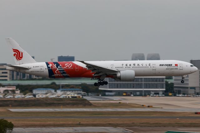 BOEING 777-300ER (B-2047)