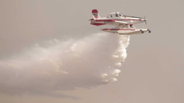 N8512L — - Air tanker water drop