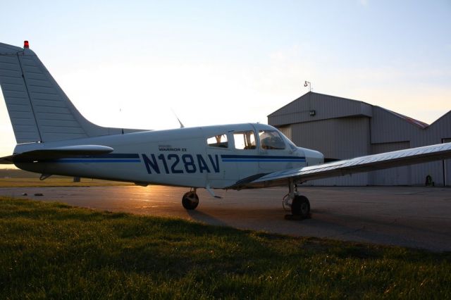 Piper Cherokee (N128AV)