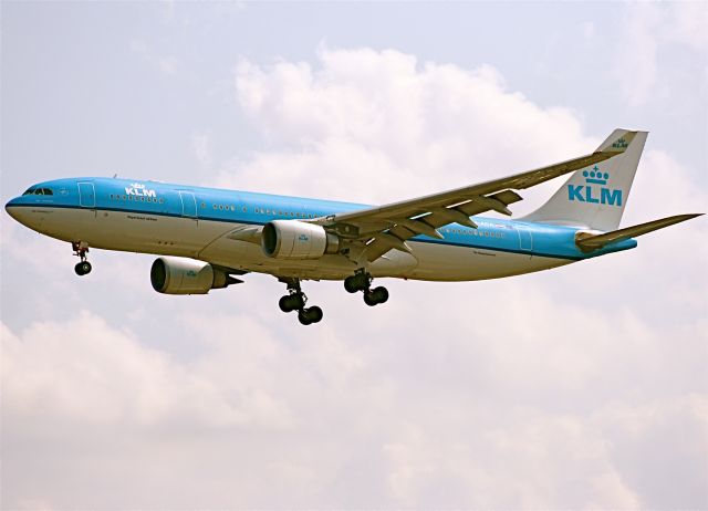 Airbus A330-300 (PH-AOA)