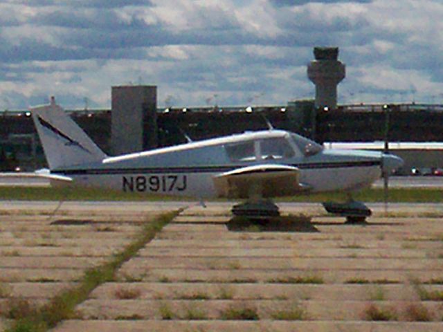 Piper Cherokee (N8917J)