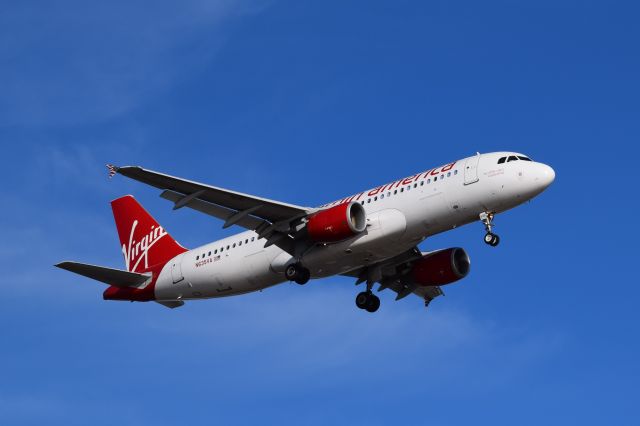 Airbus A320 (N635VA)