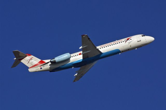 Fokker 100 (OE-LVI)