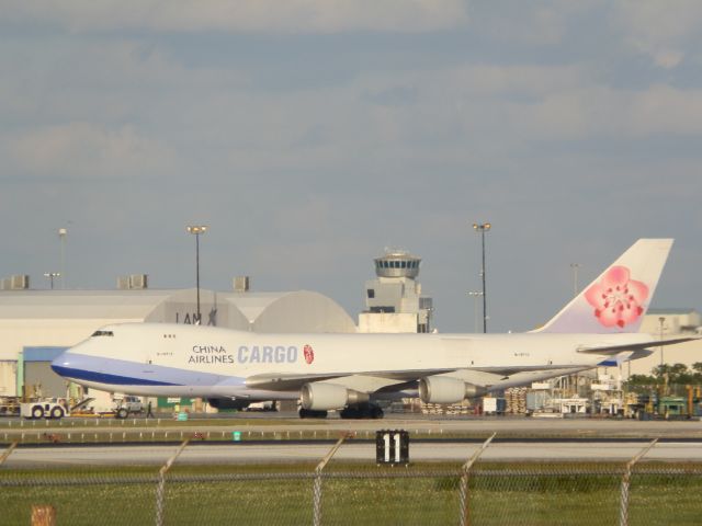 Boeing 747-400 (B-18715) - Pushback