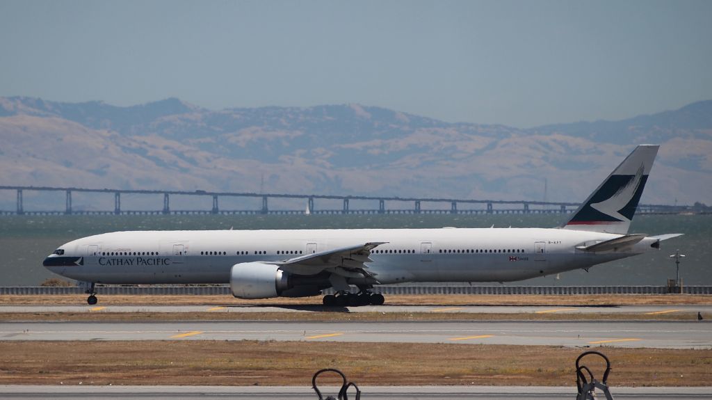 BOEING 777-300ER (B-KPY)