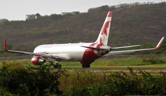 BOEING 767-300 (C-GDUZ)