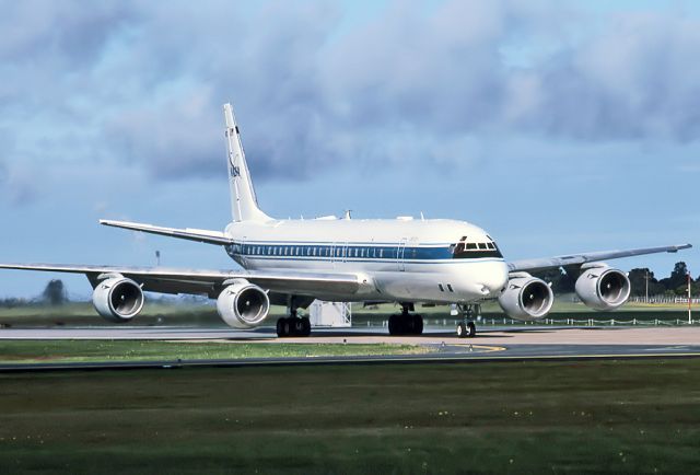 N718NA — - NASA - McDONNELL DOUGLAS DC-8-72 - REG N718NA (CN 46082) - EDINBURGH RAAF BASE ADELAIDE SA. AUSTRALIA - YPED (12/9/1999)35MM SLIDE CONVERSION SCANNED AT 6400 DPI.