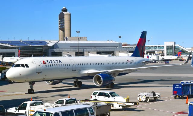Airbus A321 (N119DN) - Delta Airbus A321-211(WL) N119DN in Boston